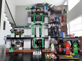 LEGO Knights Kingdom set 8780 - Citadel of Orlan; 100% complete W  manual