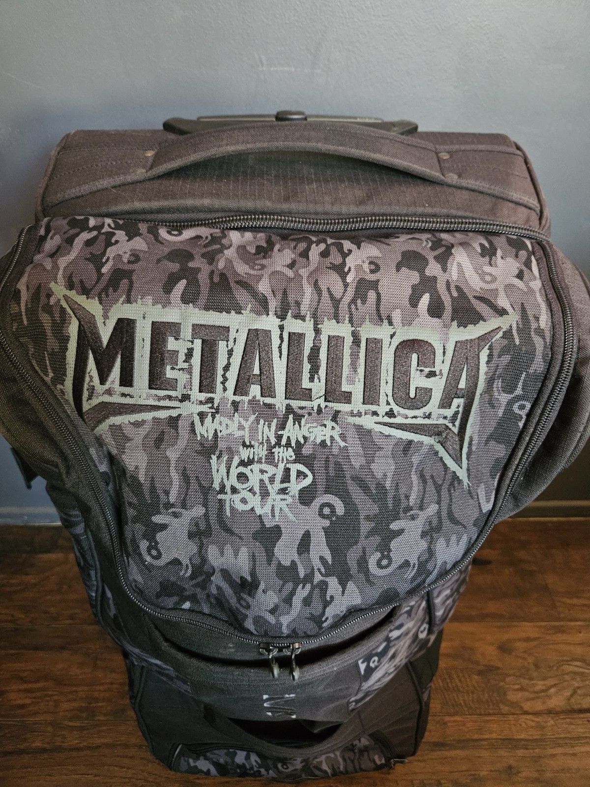 💥Ultra Rare!  Tour Used Metallica Full Size Rolling Luggage 36" x 16" x 17"