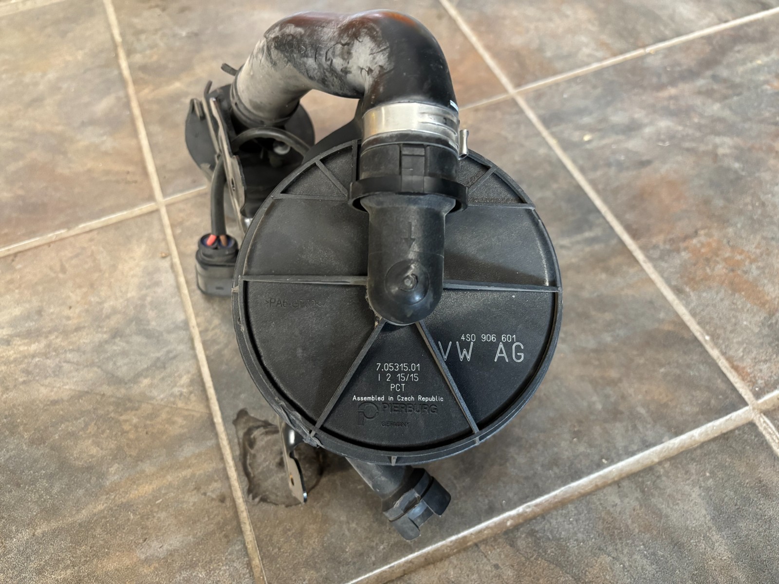 LAMBORGHINI HURACAN PASSENGER REAR RIGHT HAND SIDE VACCUM PUMP 4S0 906 601
