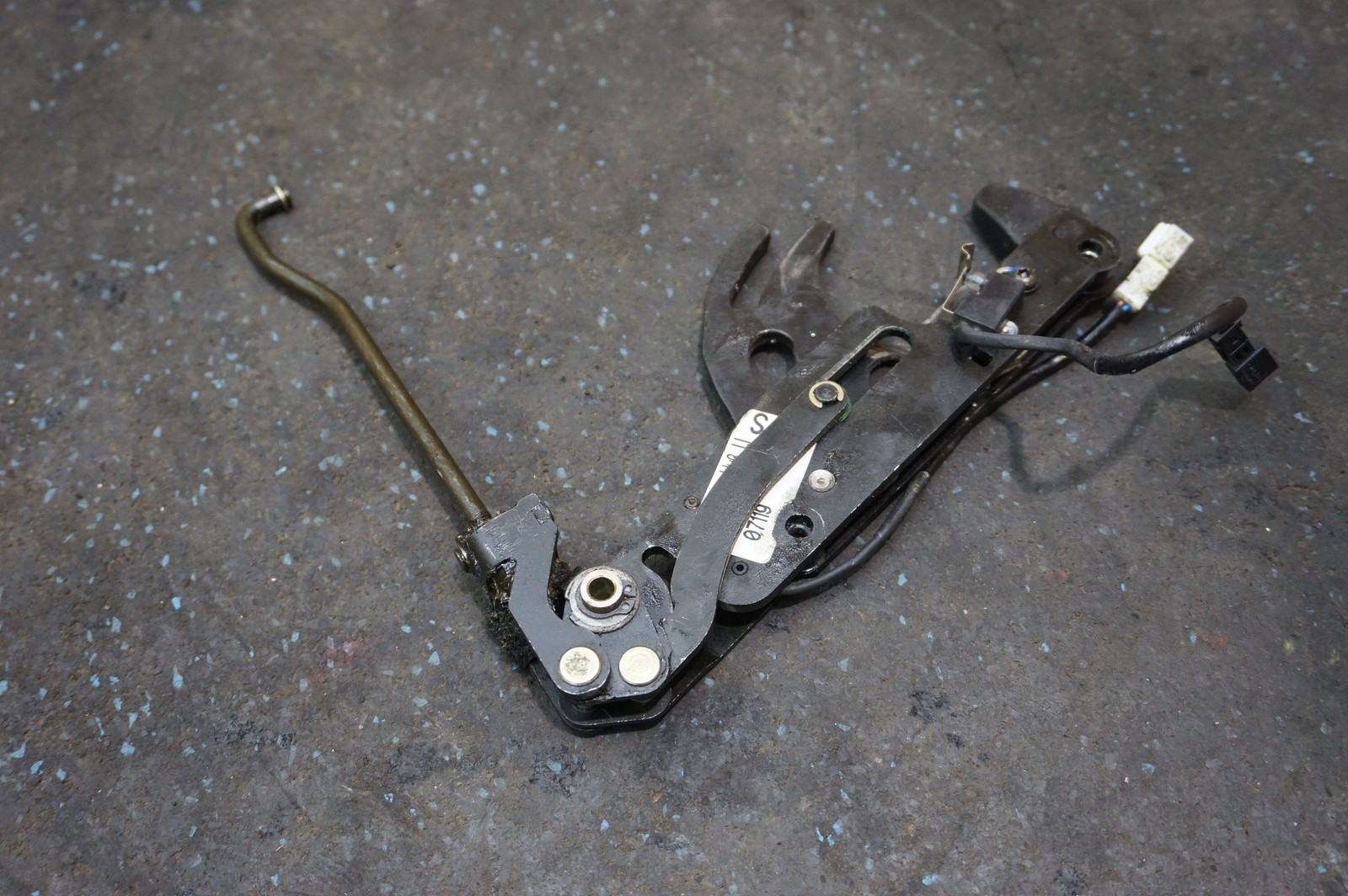 Front Left Side Seal Roof Closing Mechanism 66462400 OEM Ferrari 360 Spider 430
