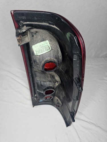 Chevrolet Silverado 2004-2007 LH Driver Side Tail Light ASSY OEM GM 16530965 - Picture 5 of 9