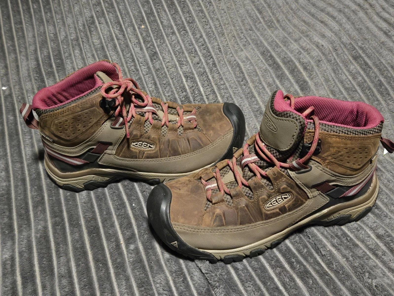 Keen Women’s Size 9 Mid Hiking Boots Brown Leather Waterproof Keen Dry