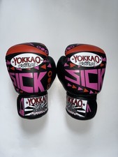 Guantoni da boxe Muay Thai YOKKAO Sick 8 oz
