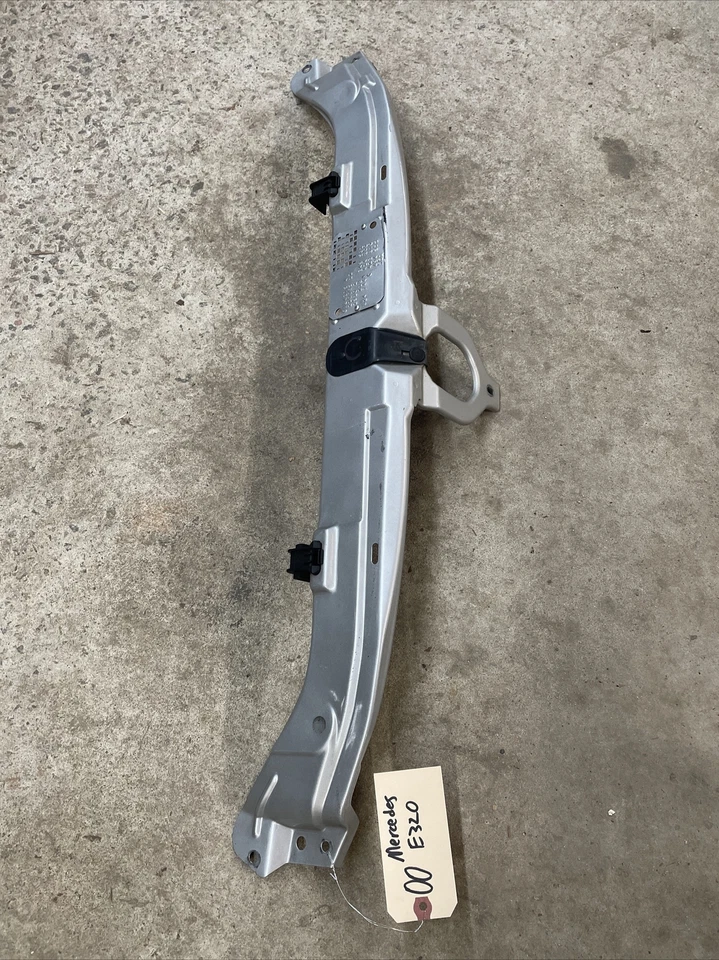 98-02 MERCEDES-BENZ E320 SUPERIOR RADIADOR NÚCLEO SOPORTE BARRA DE AMARRE PLATA Foto 4 de 4