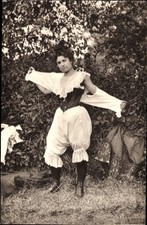 Ak Parisiennes fin de siecle, Frau in Unterw�...