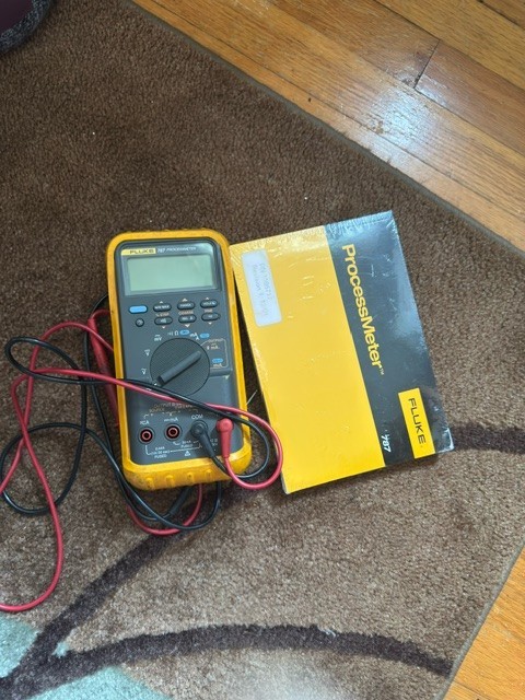 Fluke 787 ProcessMeter Calibrator Meter Multimeter
