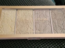 REVOLUTION MAKEUP VINTAGE LACE INTENSE METALLIC CREAM- POWDER HIGHLIGHTER