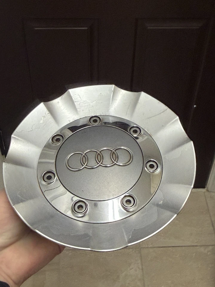 Tapa central OEM AUDI Q7, 2007 - 2013, P/N 4L0 601 165 03 Foto 2 de 4