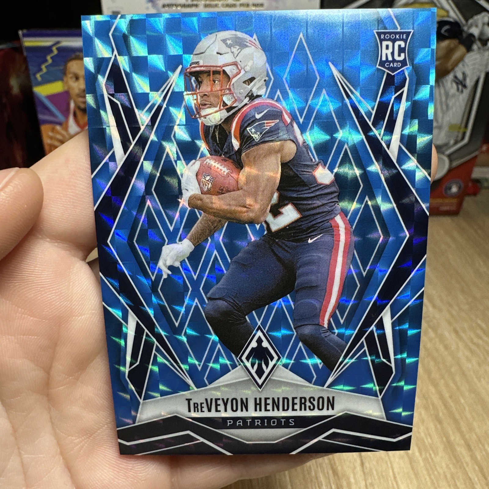 2025 Panini Phoenix - Rookies TreVeyon Henderson #187 blue prizm /385 (RC)