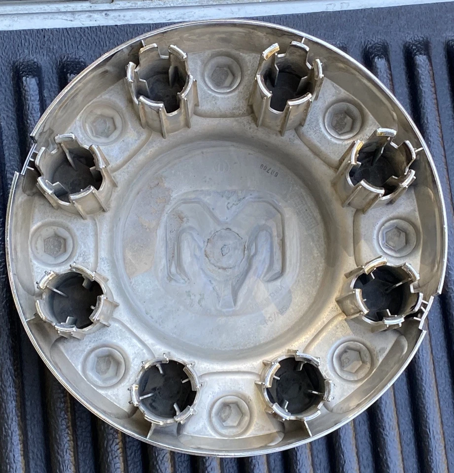 19-26 RAM 2500 3500 TAPACUBOS CROMADOS DELANTERO O TRASERO PARA RUEDAS 18" OEM MOPAR Foto 2 de 3