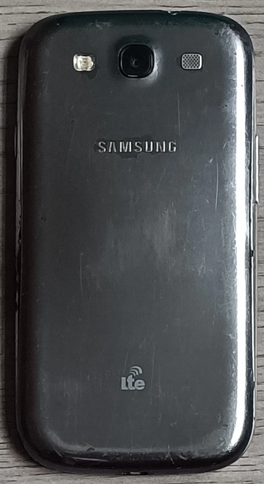 Smartphone Samsung Galaxy S3 (GT-I9305) **PLS VOIR DESCRIPTION** - Photo 3/4