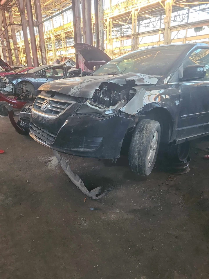 09-14 VW ROUTAN REAR LOADED Beam Axle 3.8L OEM - Image 4 of 4