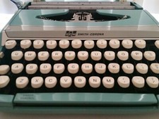 Vintage Smith Corona Deluxe Scm Aqua Manual Typewriter White Keys Made In... thumbnail