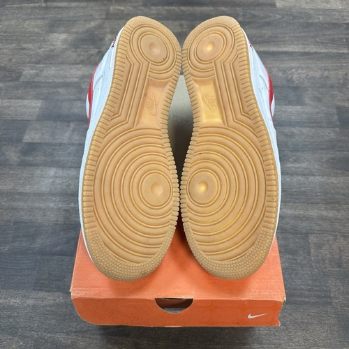 Taille 10.5 - Nike Air Force 1 Bas Couleur De Mois Blanc University Red - Photo 3 sur 5