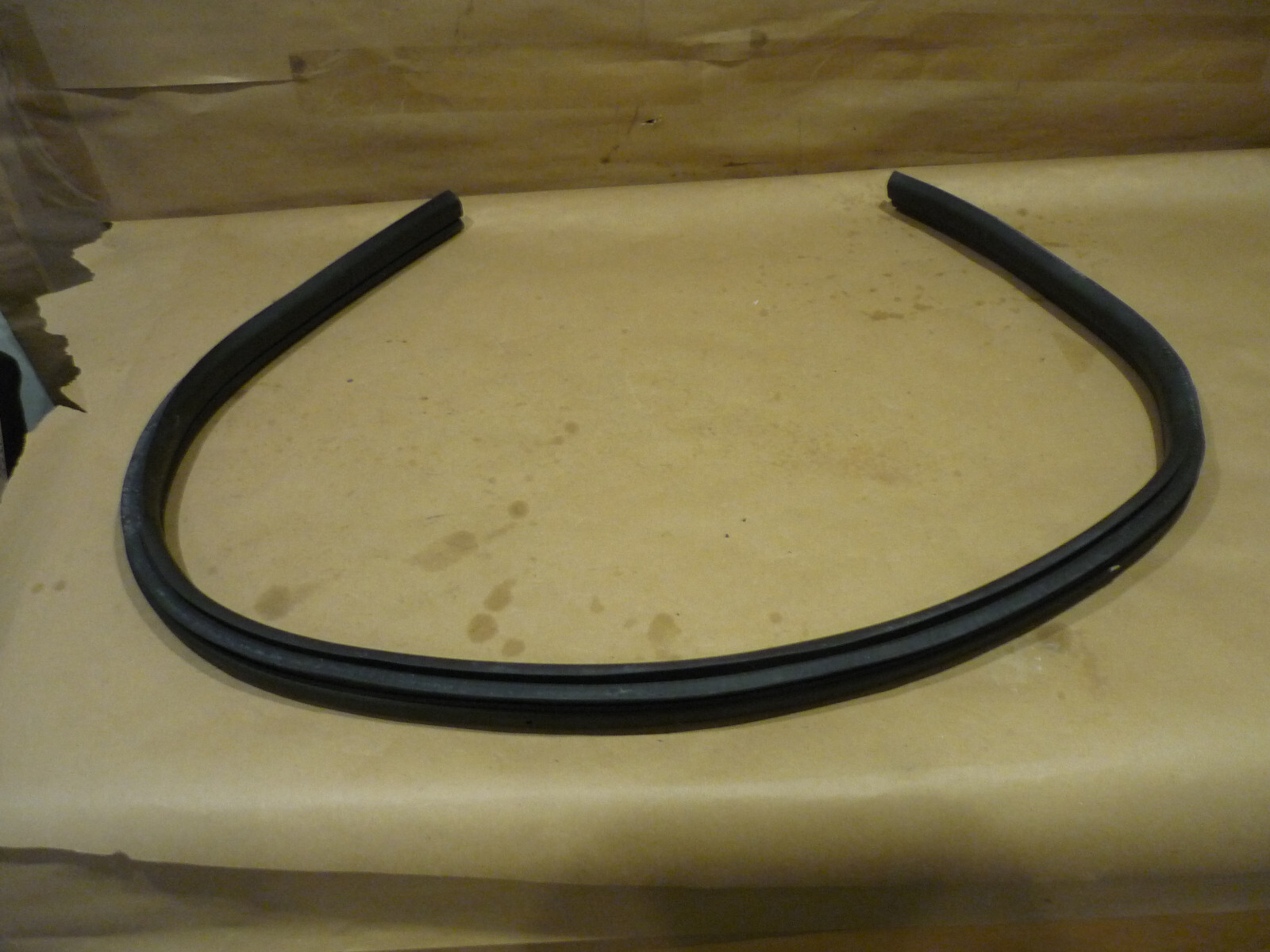 Ferrari California - LH Lower Door Rubber Gasket - P/N 69877700