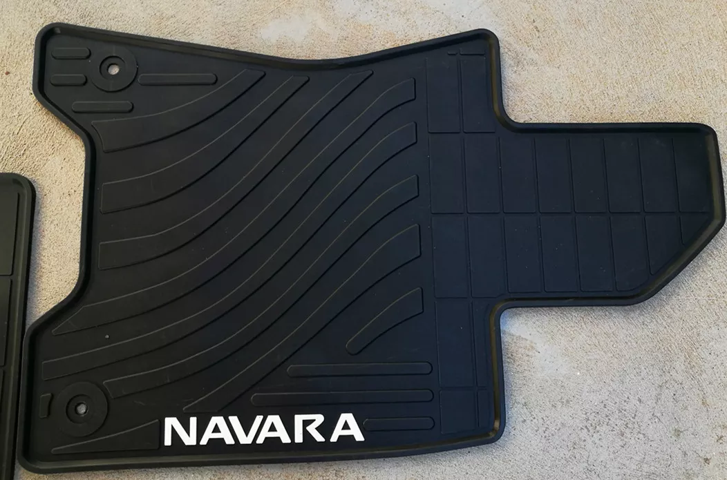 Nissan navara rubber floor mats deals