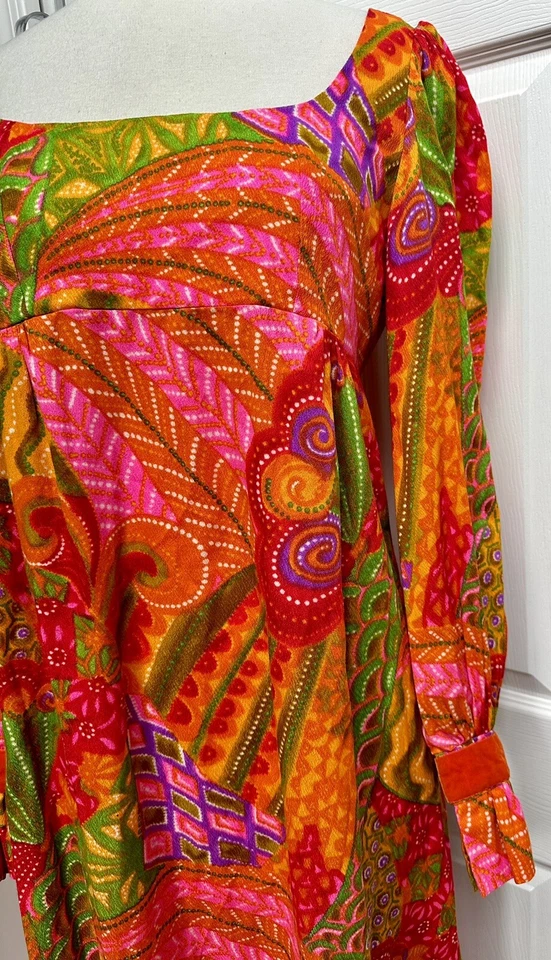 Maxi Vestido Hawaiano Vintage Años 60 70 Tela de Corteza Terciopelo Puños con Bandas Garra Cremallera Foto 3 de 4