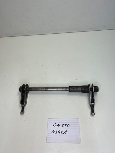 Suzuki GN 250 NJ42A Steckachse Hinten Hinterradachse Kettenspanner