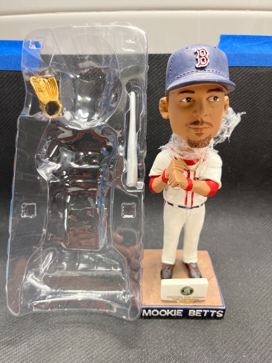 2016 MOOKIE BETTS SGA GOLD GLOVE & SILVER SLUGGER WINNER