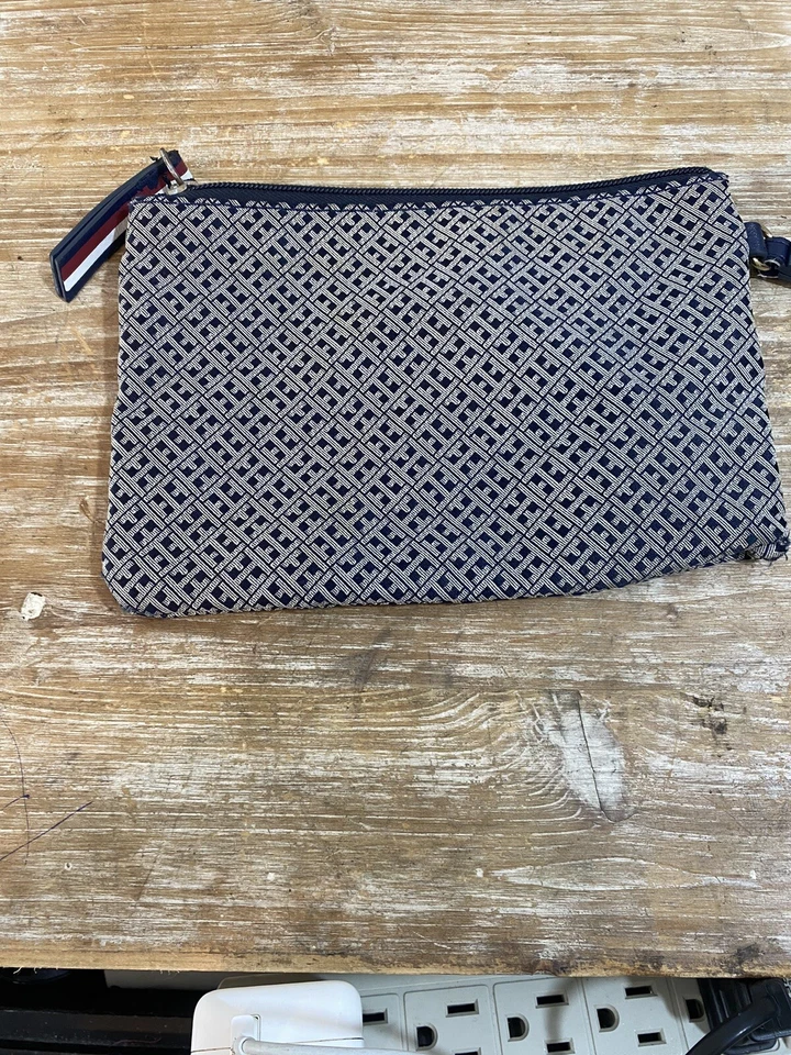 NEW TOMMY HILFIGER BEIGE +BLACK CANVAS,SILVER LOGO WRISTLET,WALLET, CLUTCH - Image 2 of 2