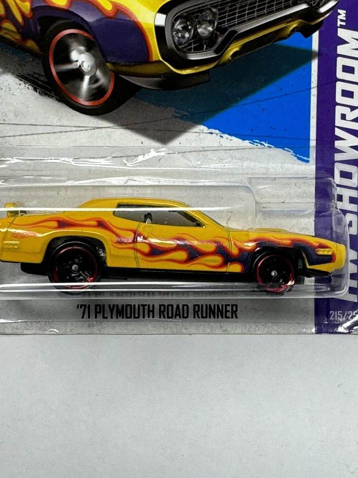 Hot Wheels '71 Plymouth Road Runner HW Showroom Die-Cast Car – 1:64 Scale, 215/250 Series - View #3