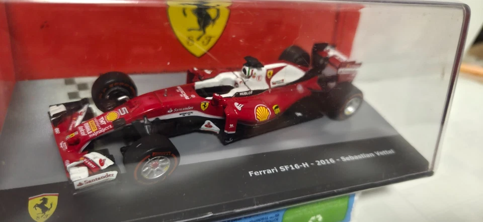Ferrari  F1  SF16H   2016   S. Vettel   IXO  1:43 - Immagine 2 di 4