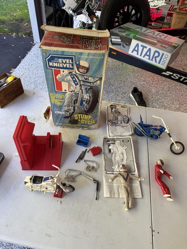 Vintage Evel Knievel Stunt Cycle & Figure In Box With Chopper And Extra Evil