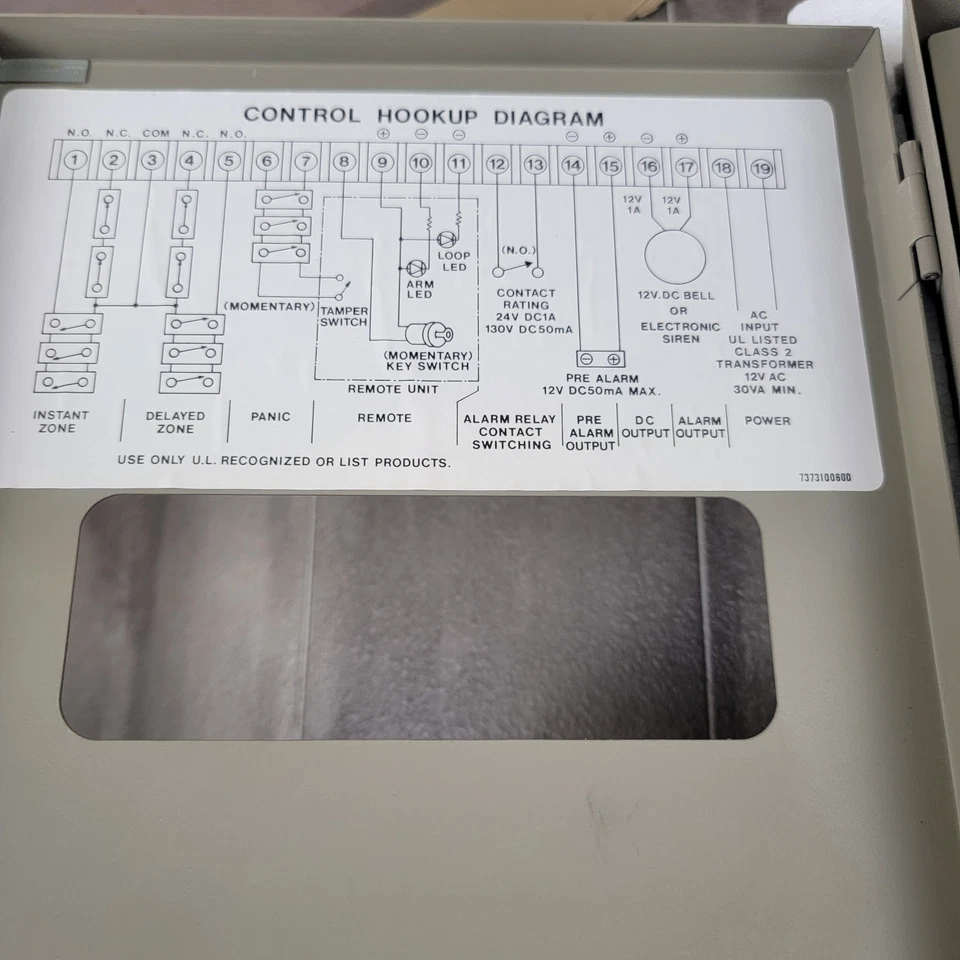 Vintage Safe House Radio Shack Burglar Alarm Center 49-450, Key Switch, Bell Ect - Image 4 of 4