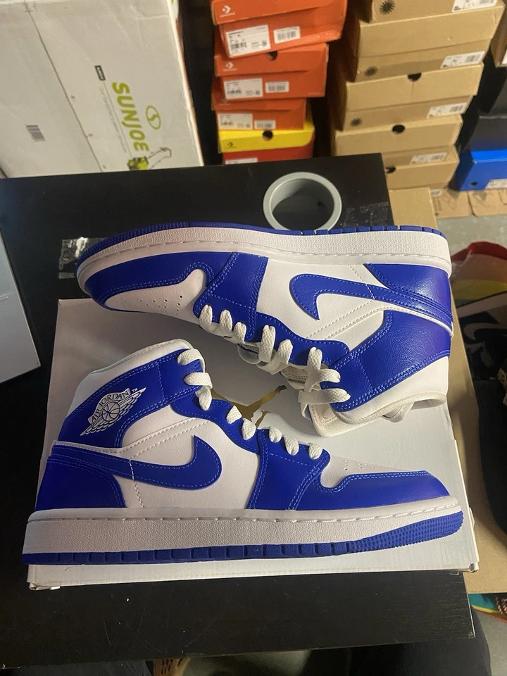 Jordan 1 Mid Kentucky Azul - BQ6472-104 - Talla 7.5W - Totalmente Nuevo (Amarillento izquierdo) Foto 2 de 4