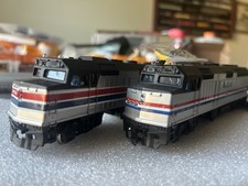 TWO LIGHT USE BACHMANN SPECTRUM 87002 F40PH DIESELS AMTRAK # 206 & #304 PHASE II