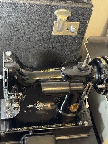 1948 Singer Featherweight 221-1 Serie 3 Motor Nähmaschine mit Zubehör - Bild 11 von 15
