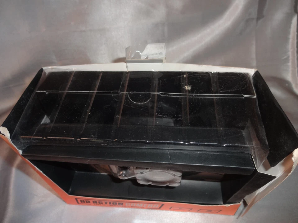 HD Action Camera Emerson Waterproof Micro SD Mountable Rechargeable box damaged - Image 4 of 4