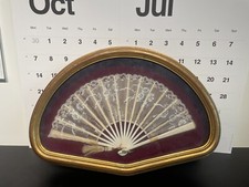 Ventaglio vintage con cornice in legno e vetro