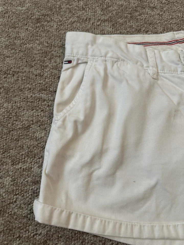 Tommy Hilfiger White Shorts Size 30 UK 12 - Image 3 of 4