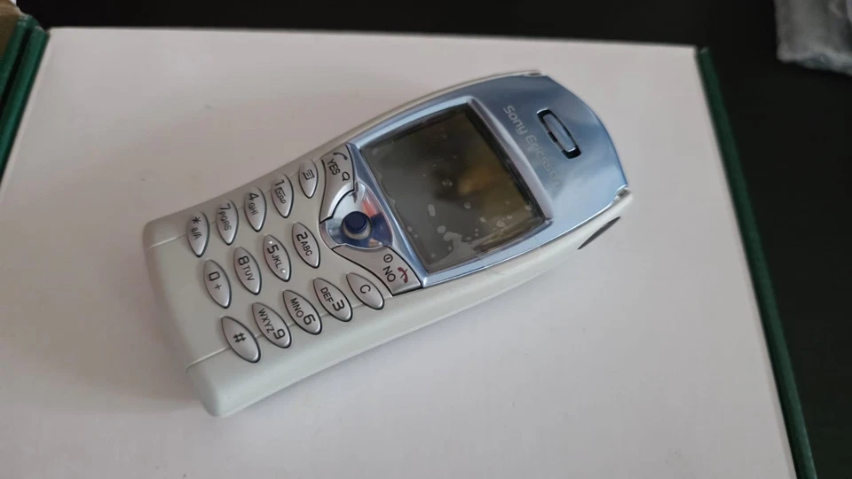 Sony Ericsson T68i Mobile  Phone Opend box SUPRE RARE white colour - Image 2 of 4