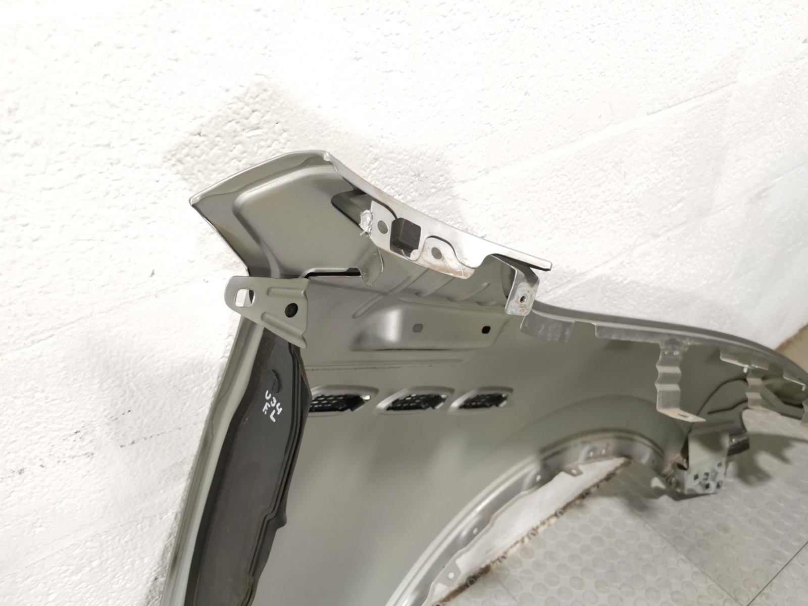 Maserati Levante 3.0 L AWD 2017 Front Left Silver Color Fender Cover OEM