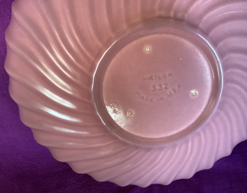 METLOX YORKSHIRE SWIRL  13 1/8” CENTERPIECE /CONSOLE no. 532 OLD ROSE 1936 - Afbeelding 13 van 15