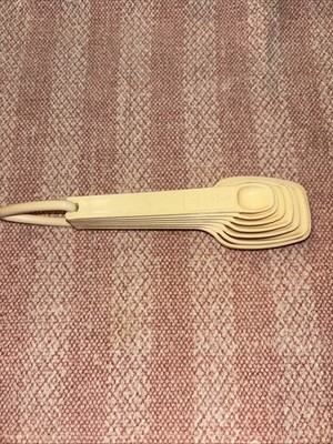 VTG Tupperware Measuring Spoons Set Almond Color With Ring 1/8 Tsp ~ 1 Tbsp