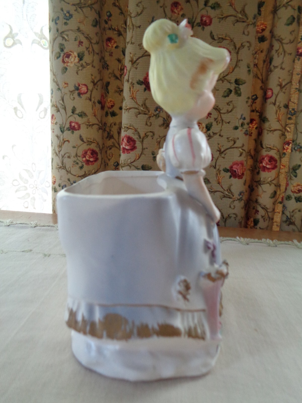 PRETTY VINTAGE RUBENS ORIGINAL GIRL FIGURINE PLANTERBLONDE HAIR