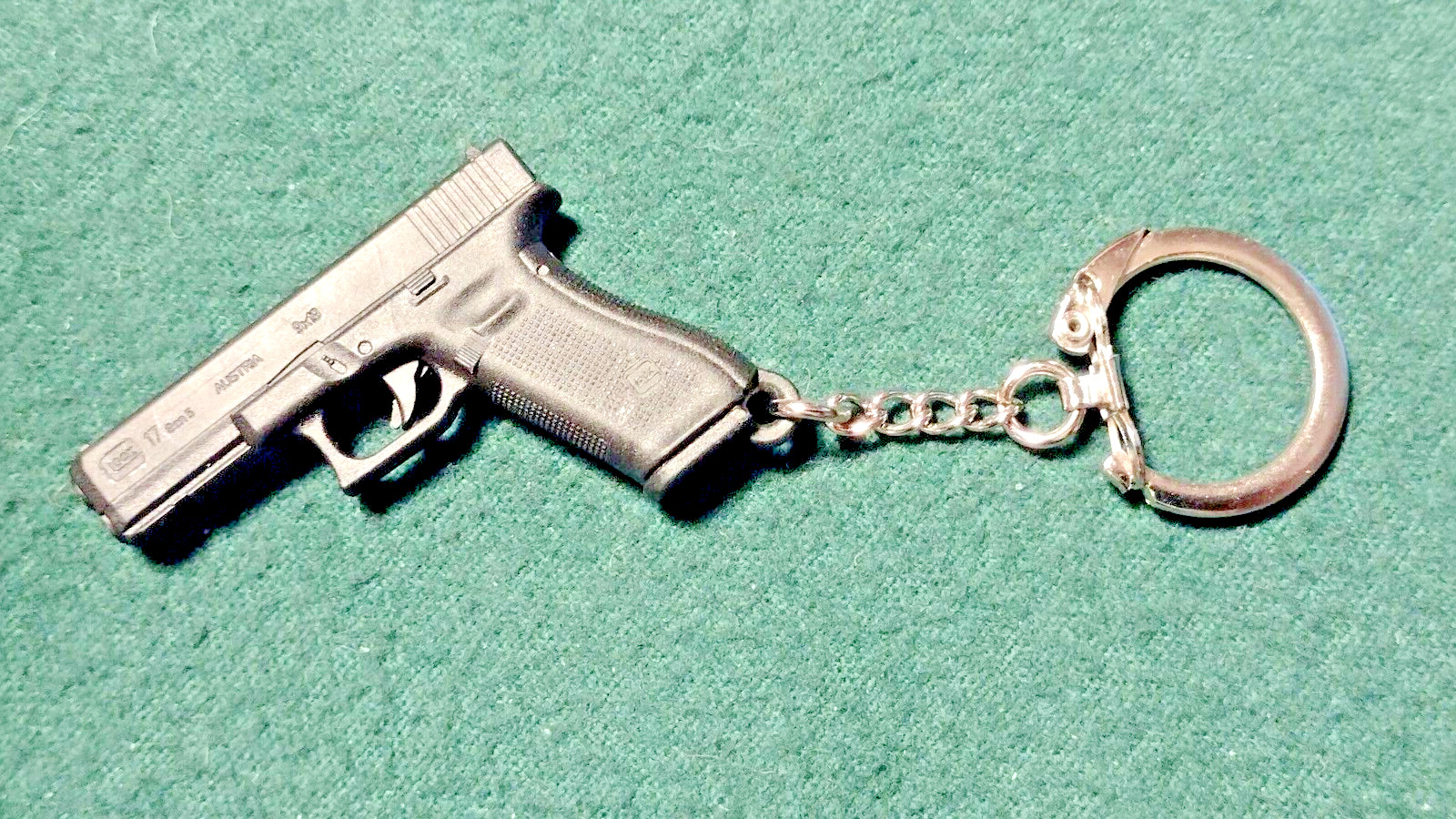 2 GLOCK 17 Gen5 AUSTRIA 9X19 9MM Mini Firearm Handgun Pistol KEYCHAINS SHOTSHOW