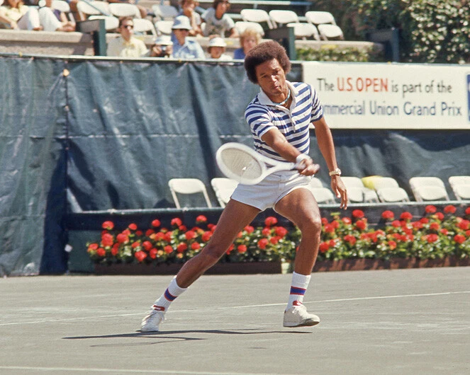 Photo Dédicacée Arthur Ashe 8x10 - Réimpression Autorisée - Légende Du Tennis