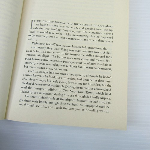 Exclusive + Smash Cut: Large Paperback Novels by Sandra Brown: Romantic Thriller - Picture 13 of 13