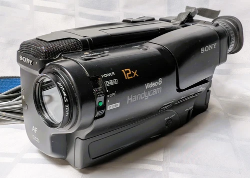 SONY VIDEO 8 HANDYCAM CCD-TR42 VIDEO CAMERA VINTAGE RETRO - FOR PARTS OR REPAIR