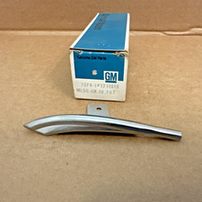 Nos 1976 1977 Oldsmobile Cutlass Buick Regal Rh Door Belt Molding 1711016 Nos 1976 1977 Oldsmobile Cutlass Buick Regal Rh Door Belt Molding 1711016