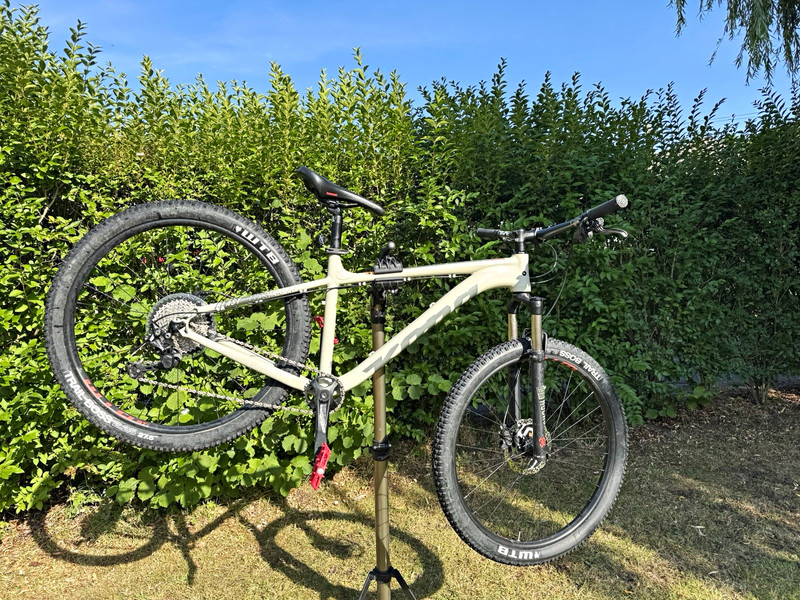 Kona Blast Mountain Bike 27.5in Front Suspension Hydraulic Disc Beige