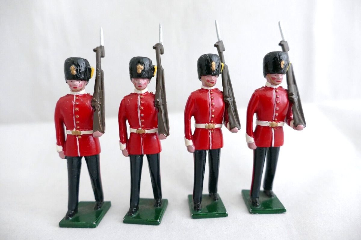 8 Soldats De Plomb Britannique - Tradition England, 1980, Northumberland Fusiliers (collection)