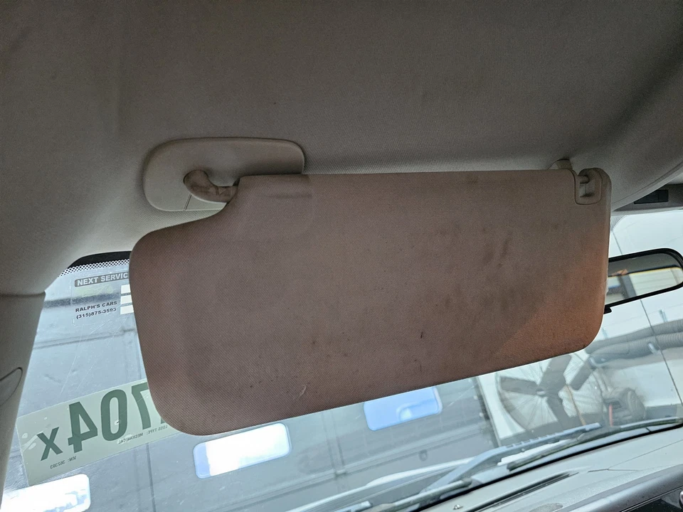 Used Left Sun Visor fits: 2011 Gmc Sierra 2500 pickup w/o illumination Left Grad — 第 2/4 张图片