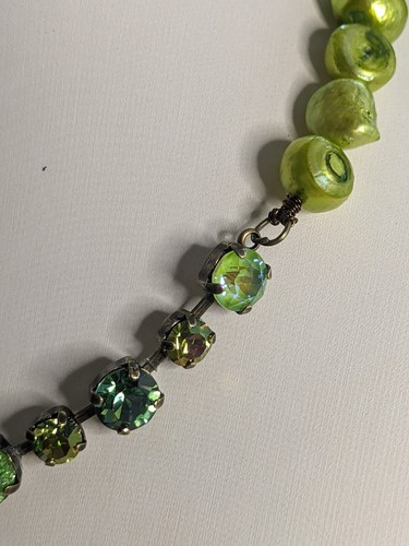 Green Apple Peridot Crystal & Freshwater Baroque Pearls Necklace In Brass - Picture 4 of 9