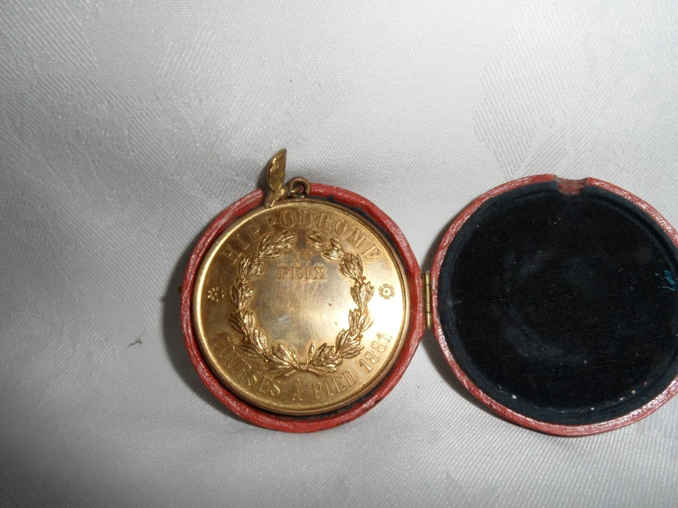 ANTIQUE GILT HIPPODROME MEDAL IST POSITION 1881 - Image 4 of 4