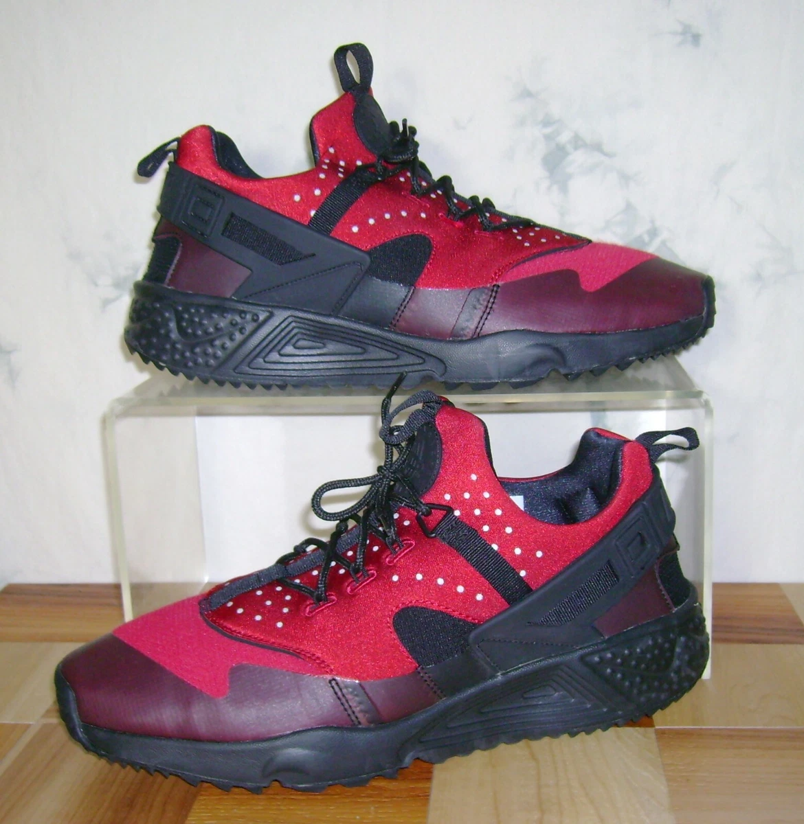 Men s NIKE AIR HUARACHE UTILITY Gym Red Sz 12 Athletic Shoes